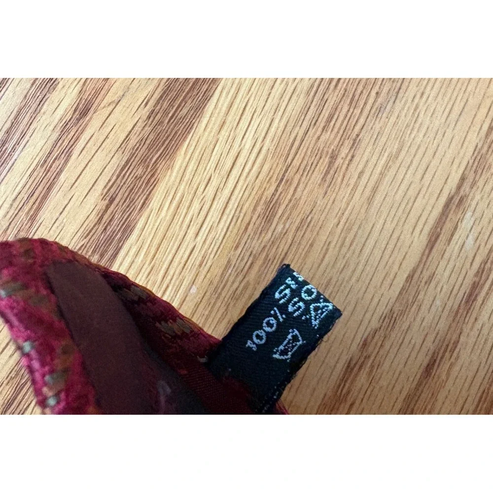 Salvatore Ferragamo 100% silk